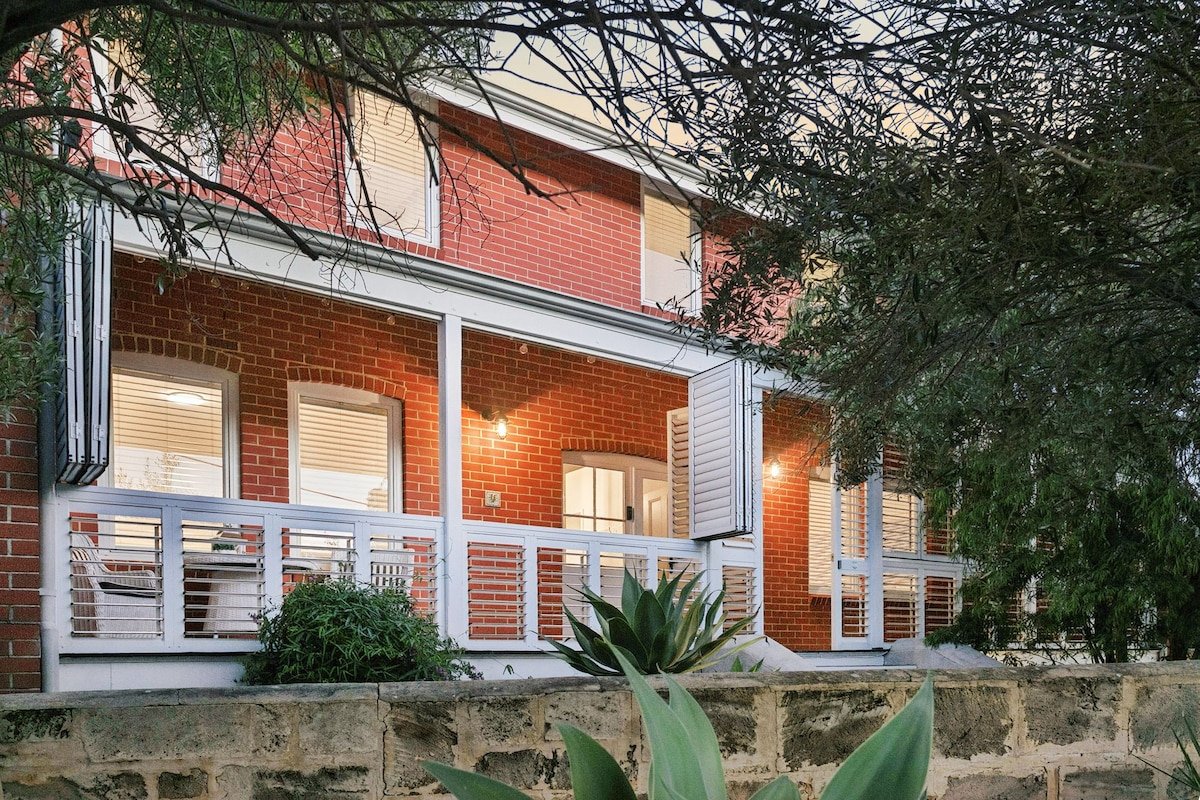 North Freo Retreat | Walk to Beach, River & Train gallery image 4