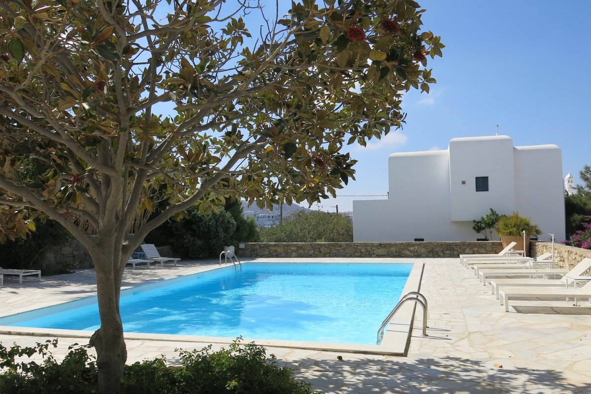 Mykonos Town Stylish 2 Bedroom Villa with Pool gallery image 3