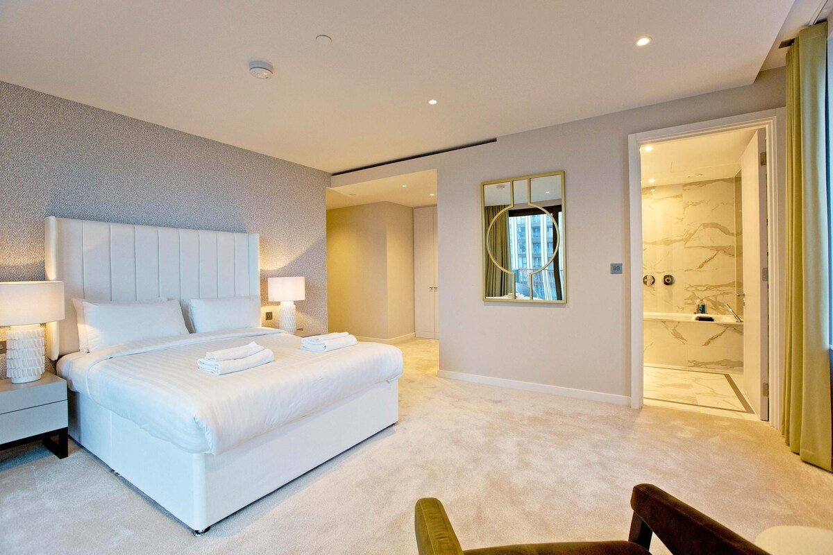 Skyline Sanctuary with City Views gallery image 3