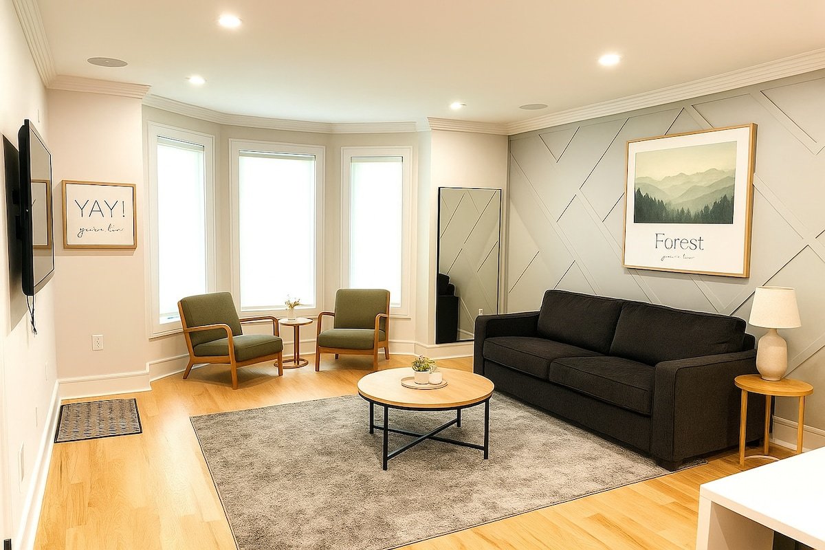 3BR 2.5BA Modern Condo gallery image 2