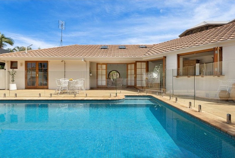 Coastal Spanish-inspired Casa – Pet Friendly