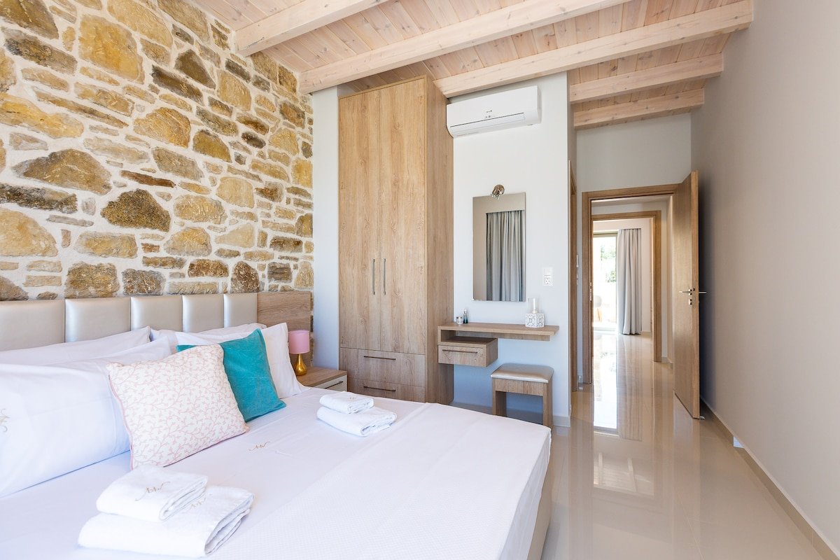 Villa Bonsai, pool, sea view, BBQ, luxury, quiet gallery image 5