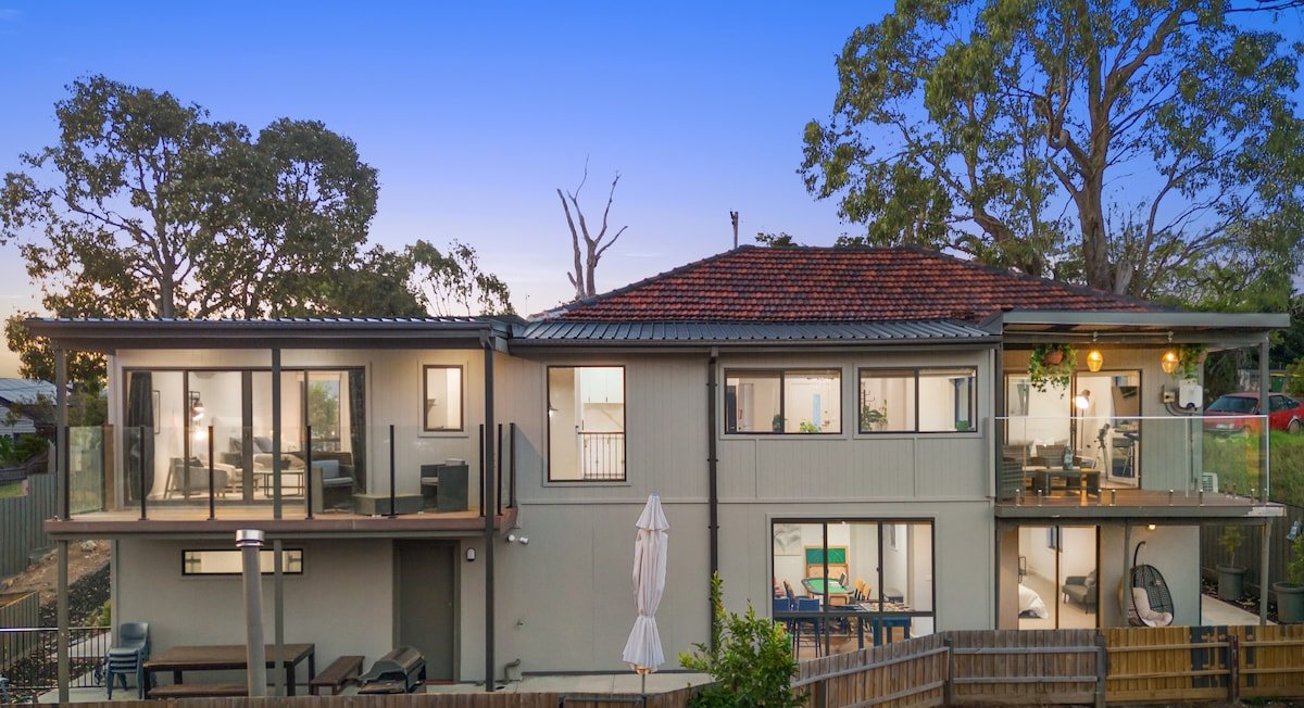 Luxury 5BR Family Group Retreat • Near Dandenongs gallery image 4