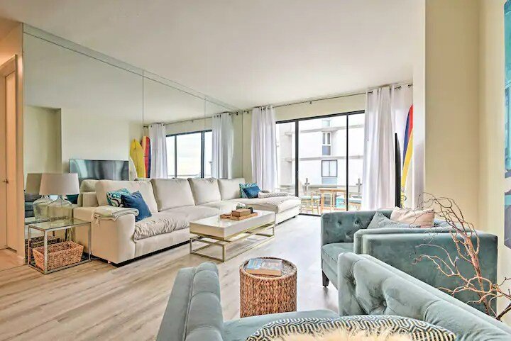 Spacious condo on the beach-views, parking & spa! gallery image 3