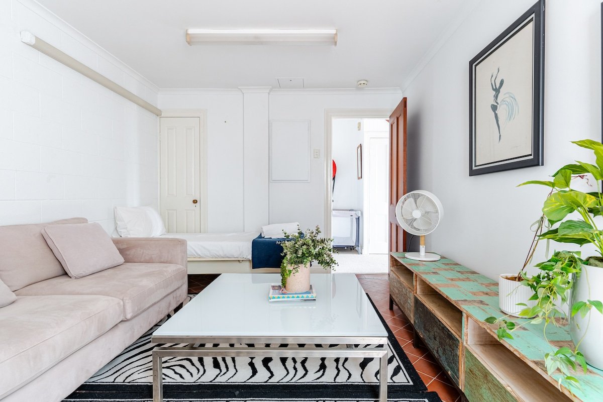 Iconic Norman Park Queenslander with Private Pool gallery image 5