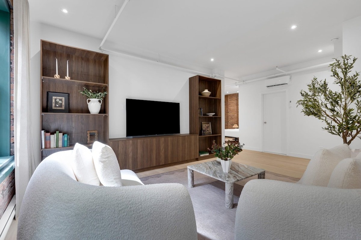 Mercer- 2 Bedrooms 2 Bathrooms+ Free parking gallery image 5