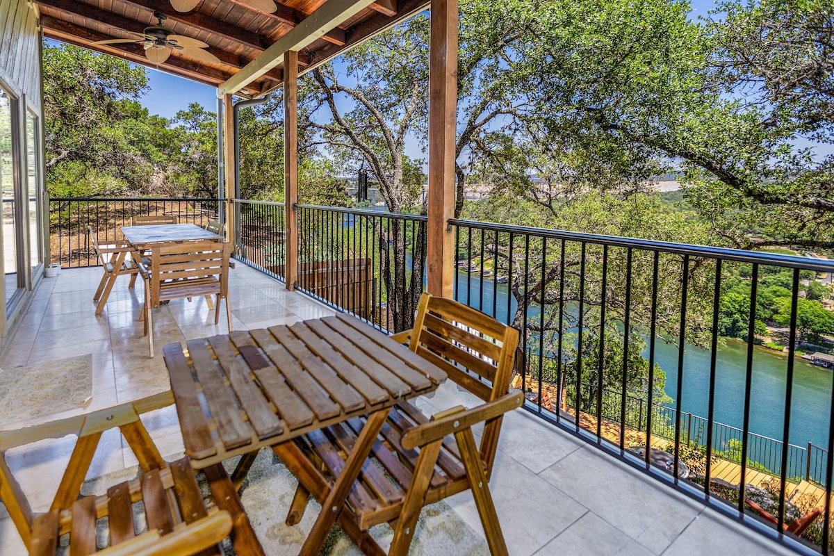 Panoramic views of Lake Austin high in the hills gallery image 2