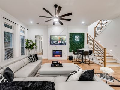 Rodeo Drive – Luxury! Hot tub, Pool, Fire Pit