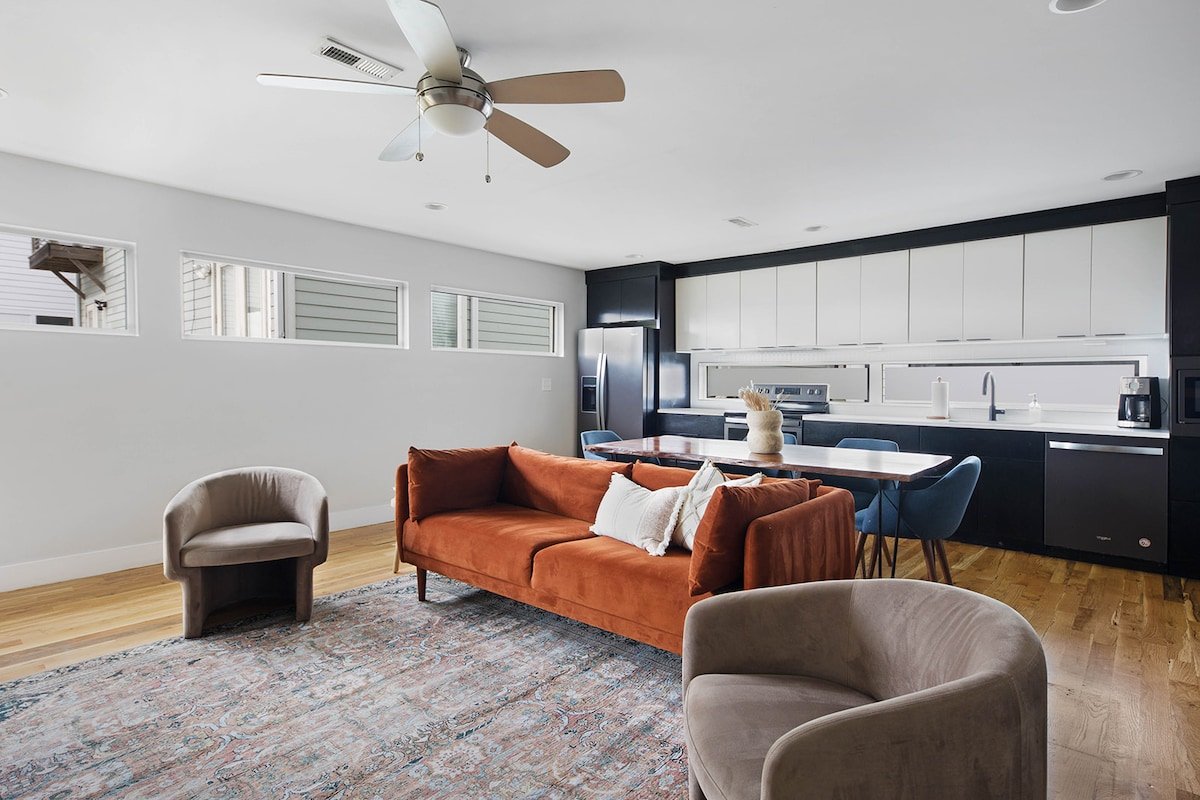 ~ Music City Views ~ Sleeps 24! 2 Homes! gallery image 4