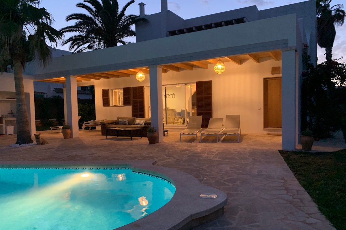 Charming villa with sea views-Cala Egos gallery image 5