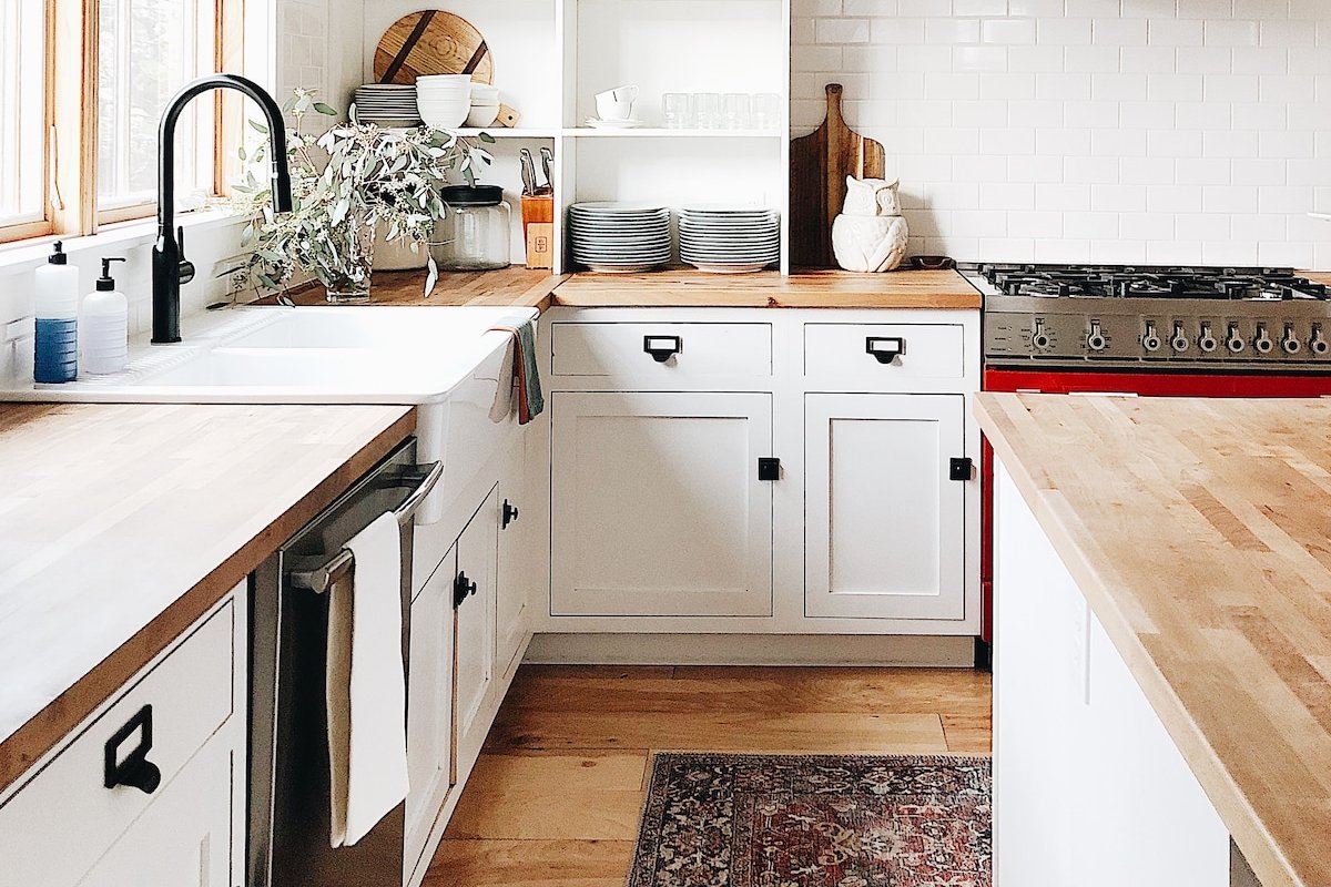 Stunning 6 Bdrm Home- 5 Mins to DT + Walk to Evtg! gallery image 2