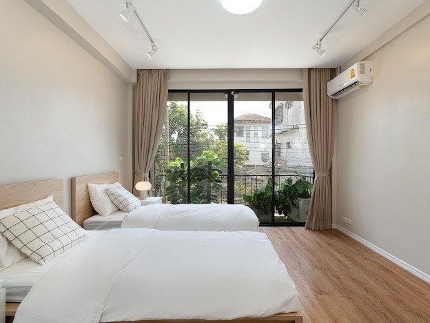 A modern house near BTS Ekamai gallery image 2