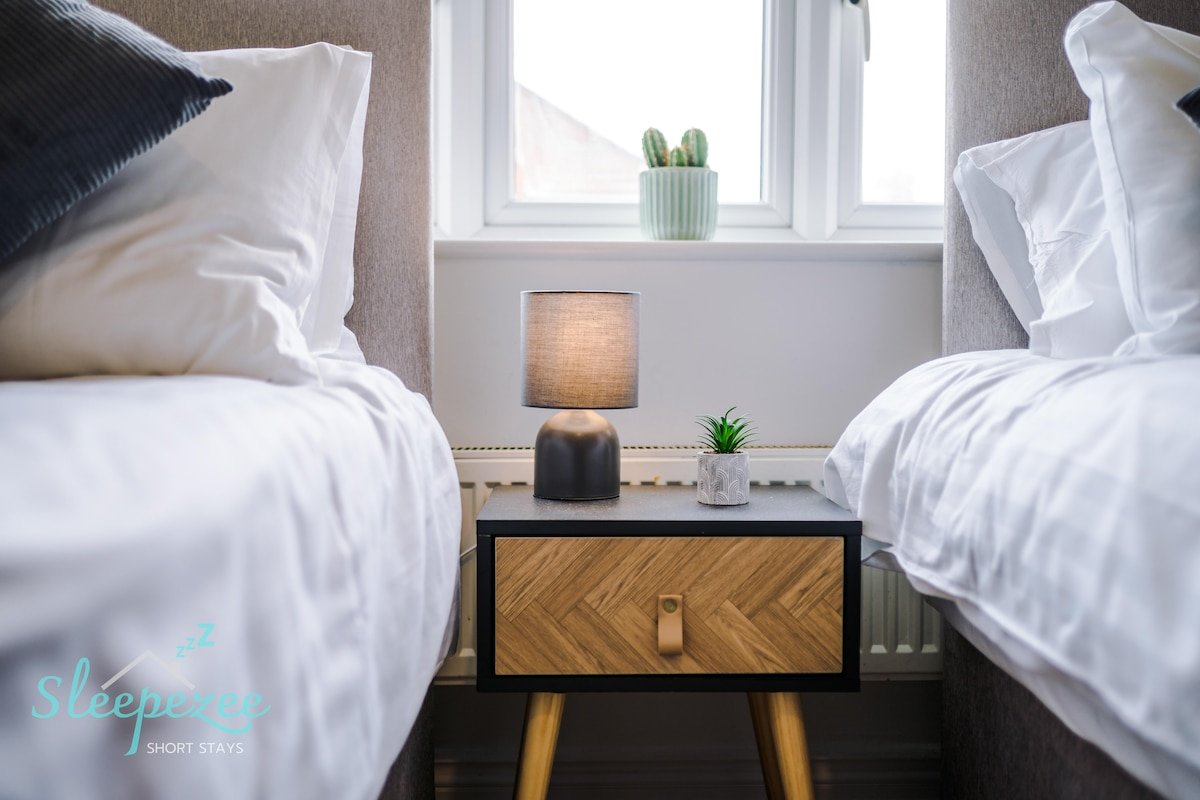 The Caspian/6BR/Sleeps 12/FreeParking/North Mcr/M9 gallery image 4