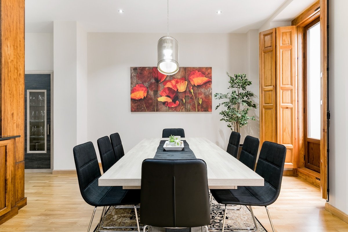 Señorial y generoso apartamento en plena Gran Vía madrileña gallery image 2