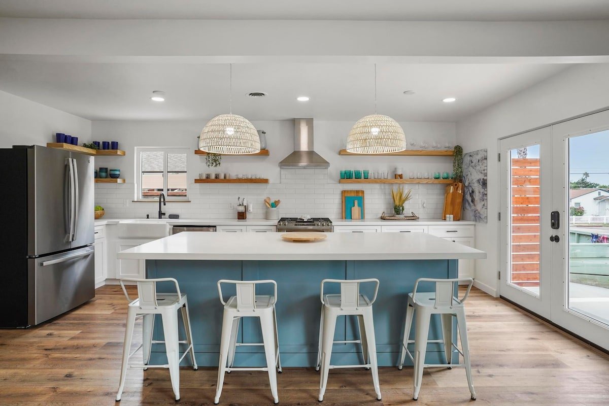 Spectacular Coastal Farmhouse 4BR in Ocean Beach! gallery image 5