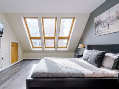 Bright&Modern TownHouse 5 Beds Free Parking