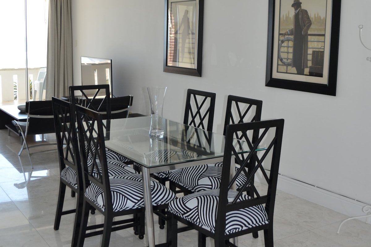 Panoramic Sea and Mountain Views gallery image 4