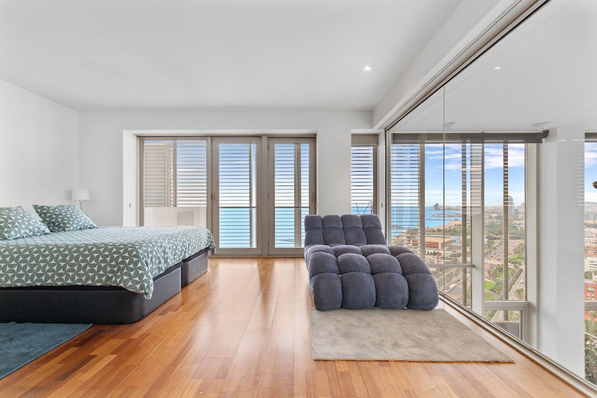 Penthouse Duplex with The Best Sea and City Views! gallery image 4