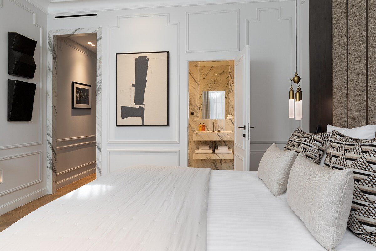 TheLander – Chic Serviced 3BR/3BA – ChampsElysées gallery image 4