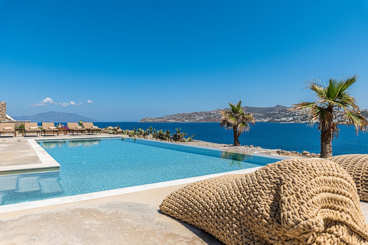 Carpe Diem Villa I, Heated Infinity Pool! gallery image 3