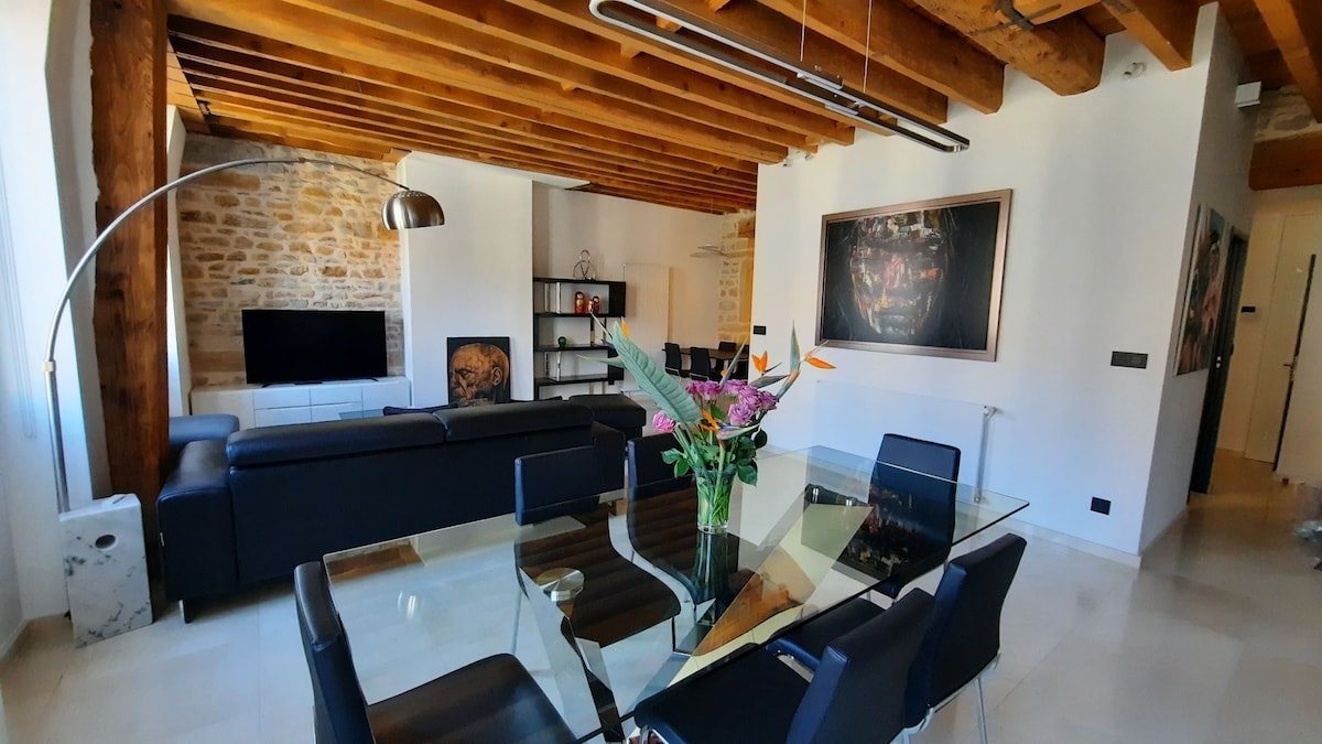 A design cocoon, calm and brightness in THE center gallery image 2