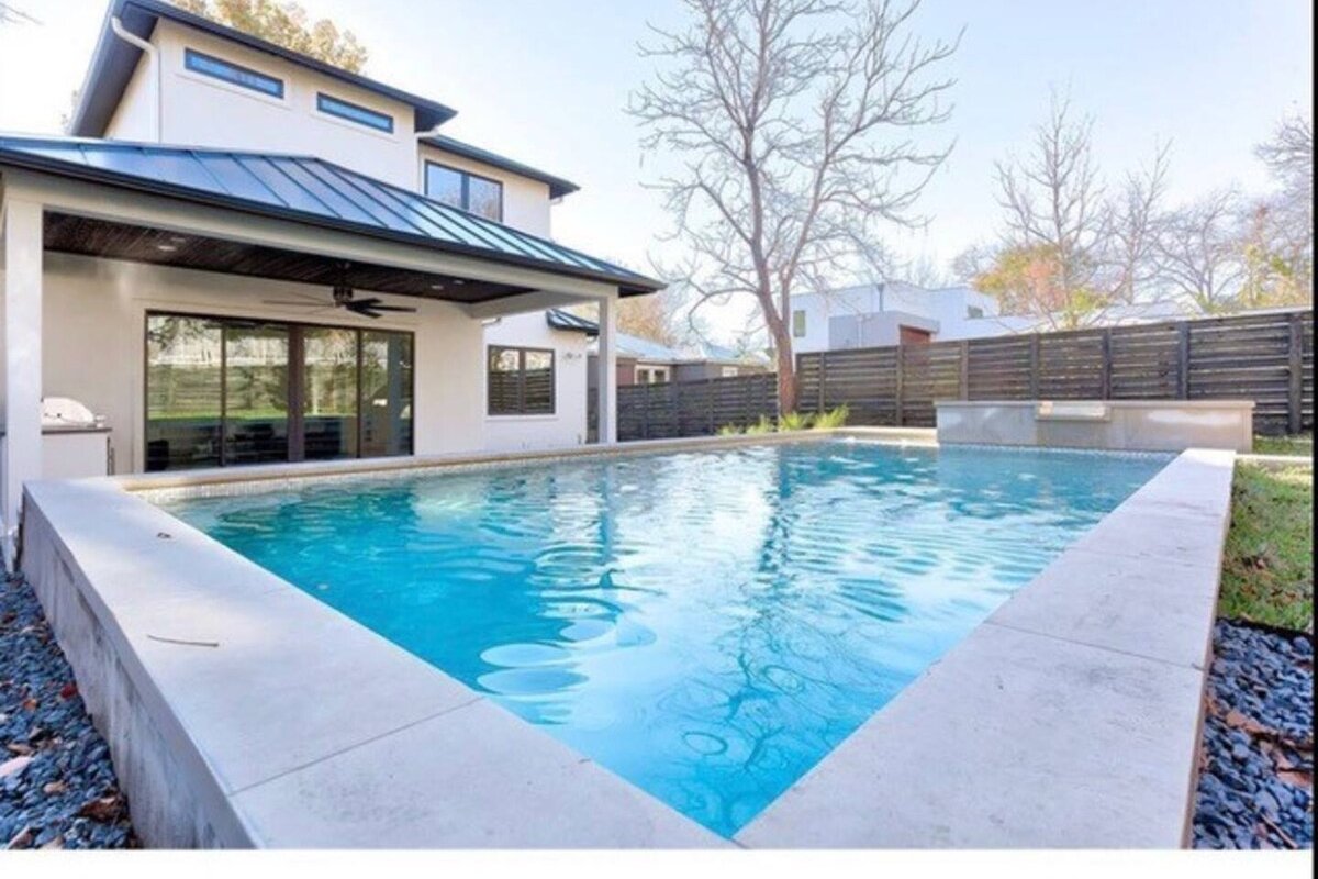 Zilker Luxe Stay | Pool, Hot Tub, Pet-Friendly gallery image 4