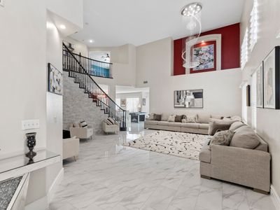 The Hera | 6 Bedrooms 4 Baths | 15 Mins to Strip