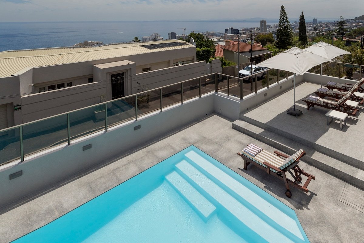 Bantry Bay: A Sea View Art House gallery image 2