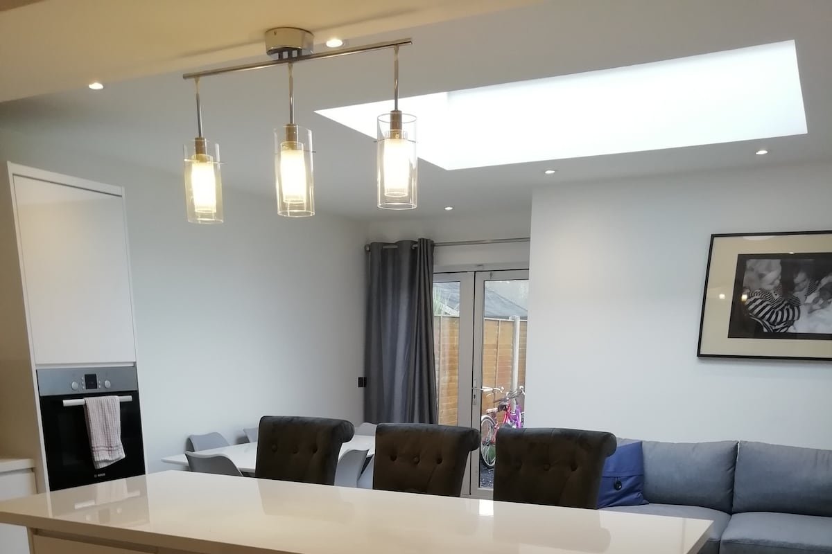 Modern suburban 5 bed d13 gallery image 3