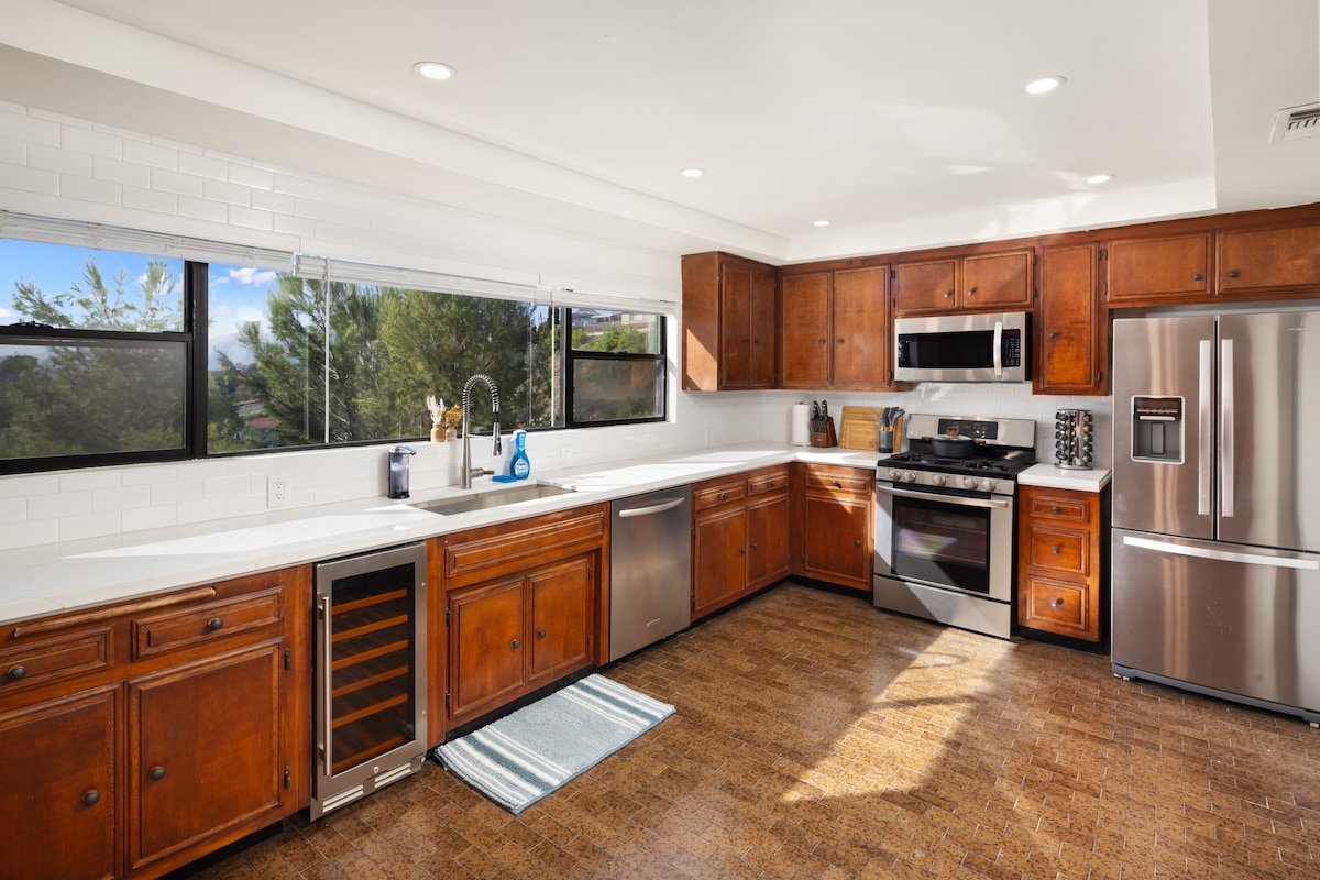 Luxury Home with City View | Close to LA gallery image 5