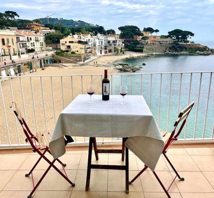 Beachfront Calella Dúplex gallery image 2