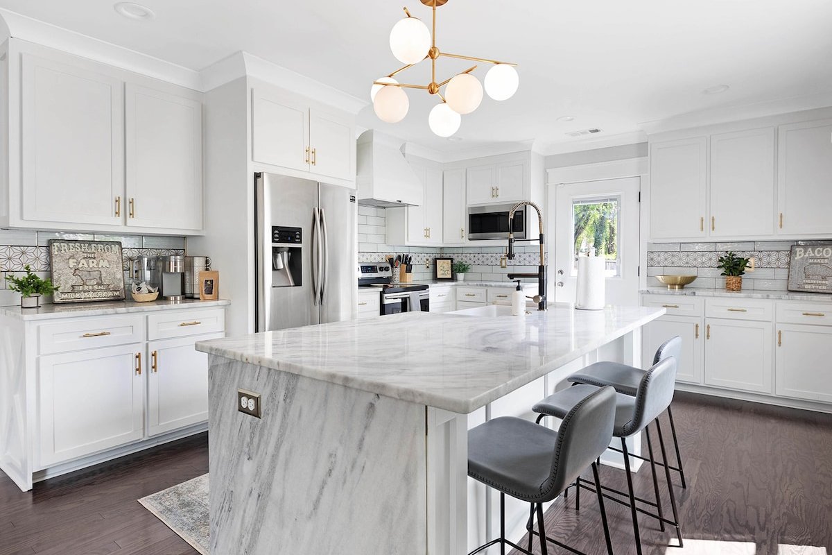 East Nash! Game room- Bar – Fire Pit – Sleeps 18! gallery image 5