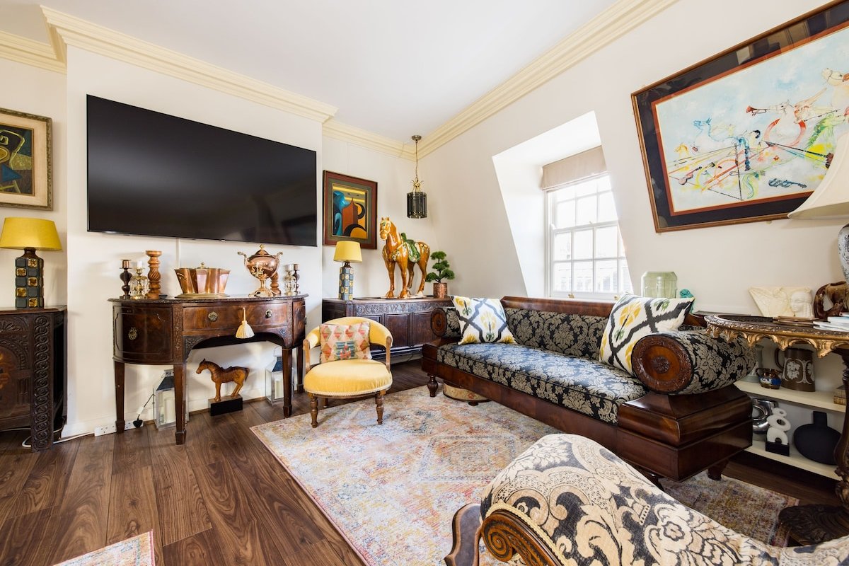 Mayfair 3-Bed 6-Guest Large Penthouse w/Patio gallery image 4