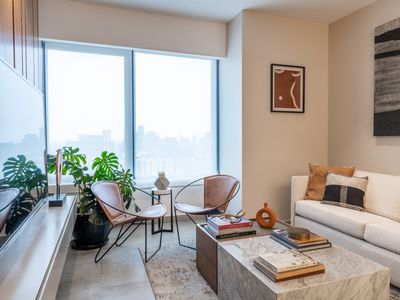 Diseño, confort y altura en piso 19, alberca y gym