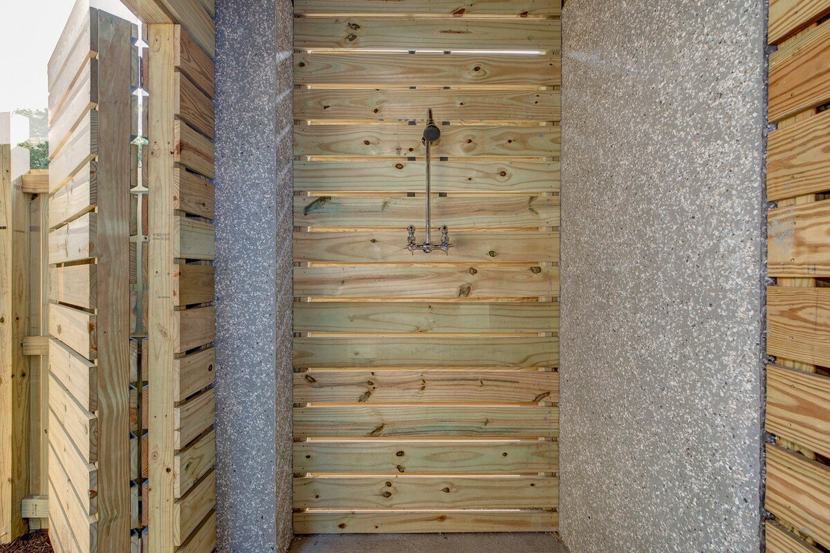 Saint Somehwhere gallery image 4