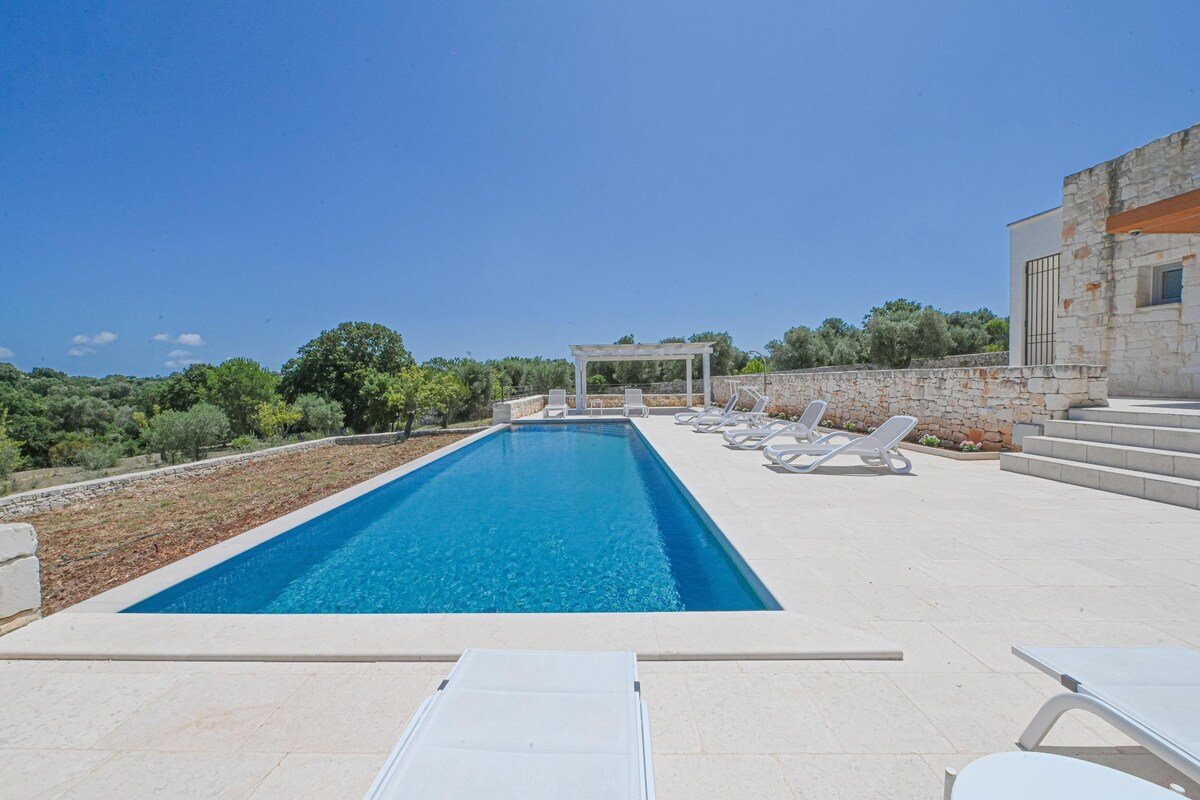 New Villa Antares with infinity Pool in Ostuni gallery image 4