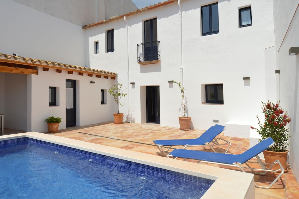 Única casa con piscina en la playa de Calella gallery image 4