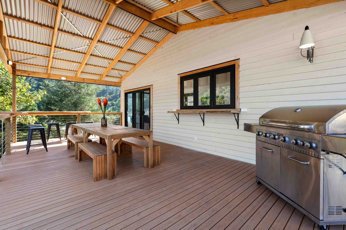 The CURE at Derby – The Doctors Residence. Main St gallery image 3