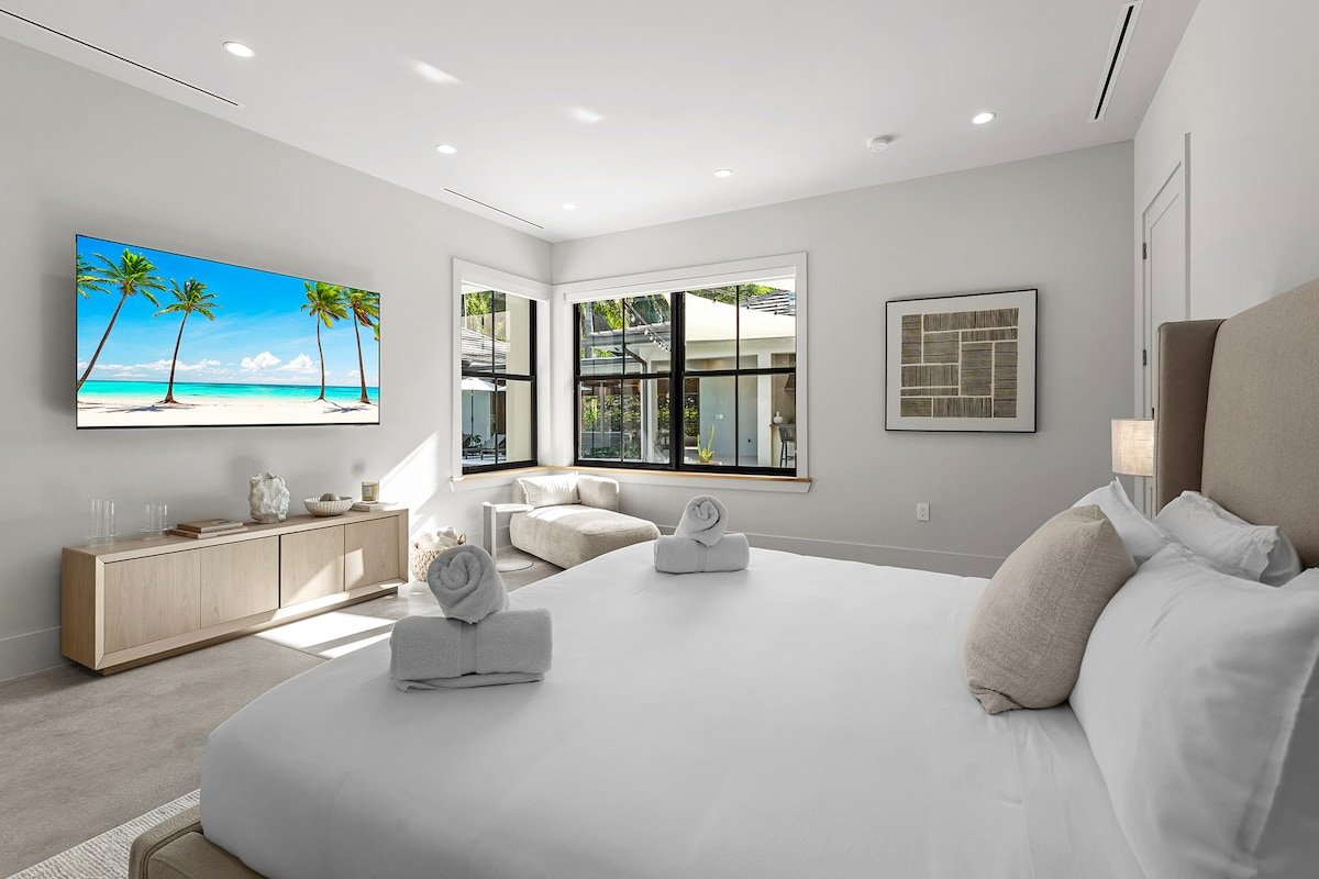 1-Acre Oasis: Pool/Spa, Pickleball, Bball & More gallery image 2