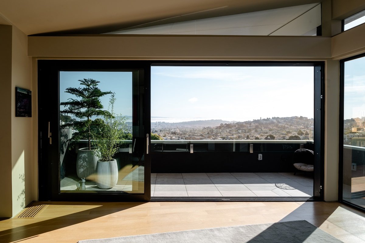 Modern Castro View Home gallery image 4