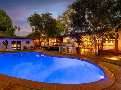 Ultimate LA Villa: Htd Pool, Ping Pong, BBQ, Gym