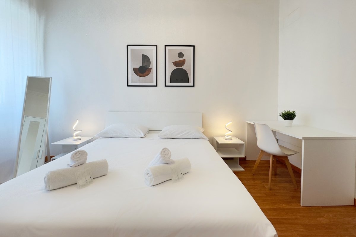 Golden Essence Apartment {terrace & metro} gallery image 5