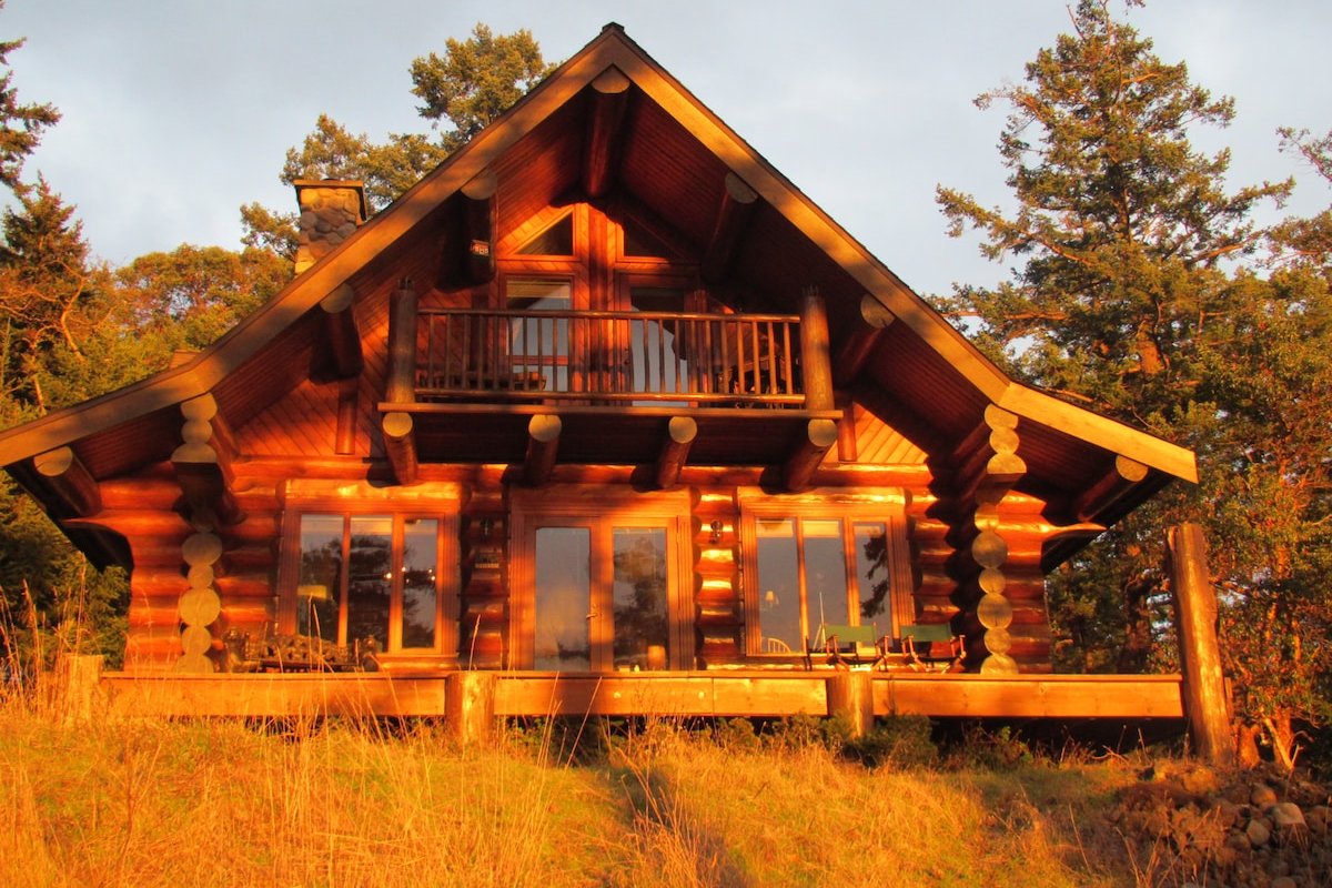 InTheBluff – Galiano Island’s Oceanside Log House gallery image 4