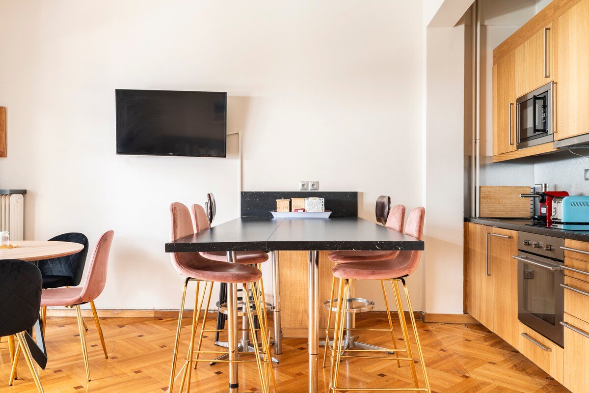 Amazing Huge Bright full 3BDR apt in Acropolis ! gallery image 4