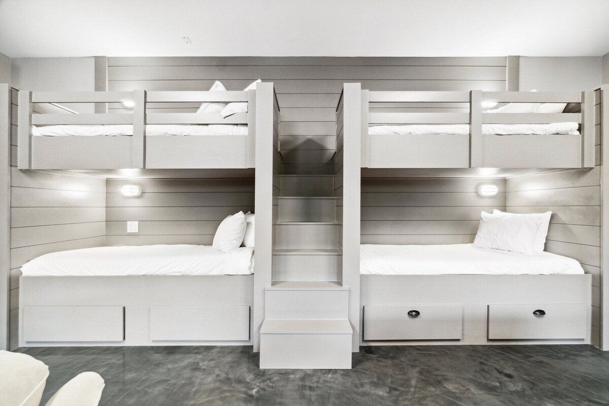 Dreamy retreat—private pool, LSV, & home theater gallery image 2