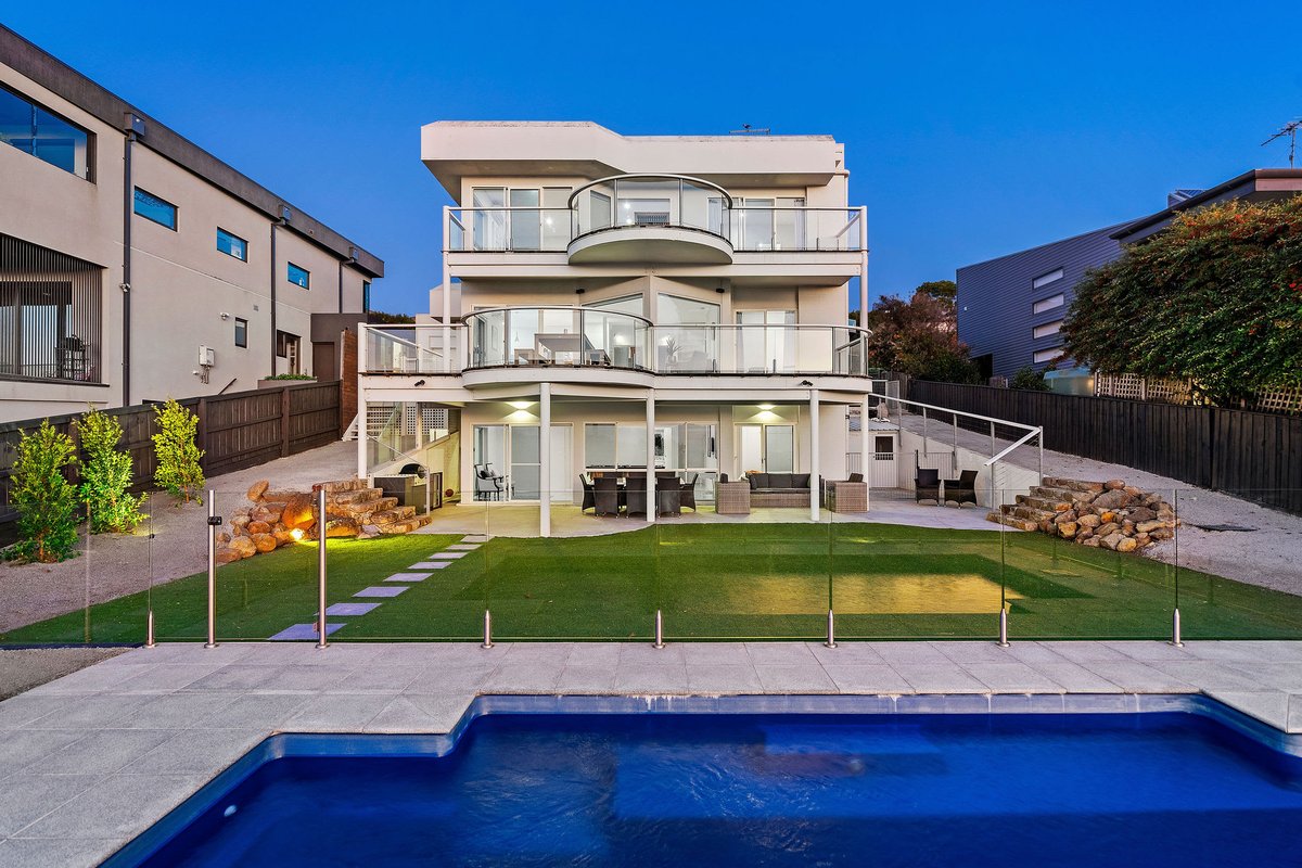 Clifftop Family Retreat | Views & Pool