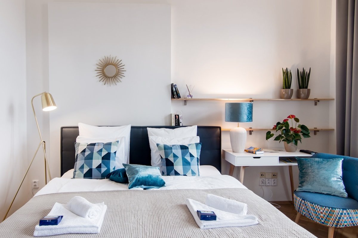 Modern Apartment Close to Charles Bridge gallery image 2