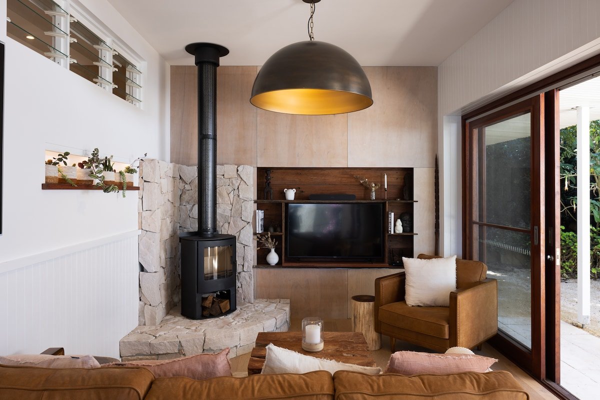 Lake front Villa & Suite at The Moorings Lakehouse gallery image 4