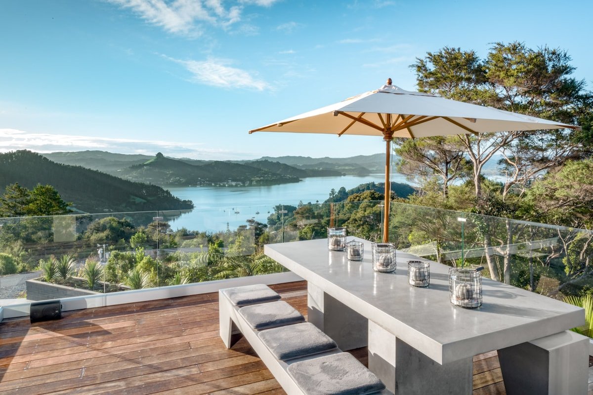 2 x Luxe Mountain Villas. Hottub View of Whangaroa