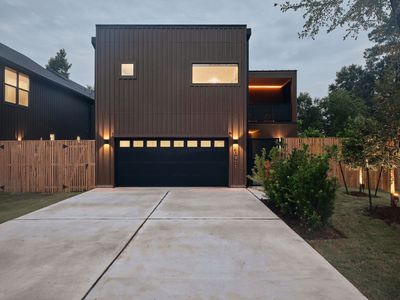 The Balcony Oak: Relax & Unwind